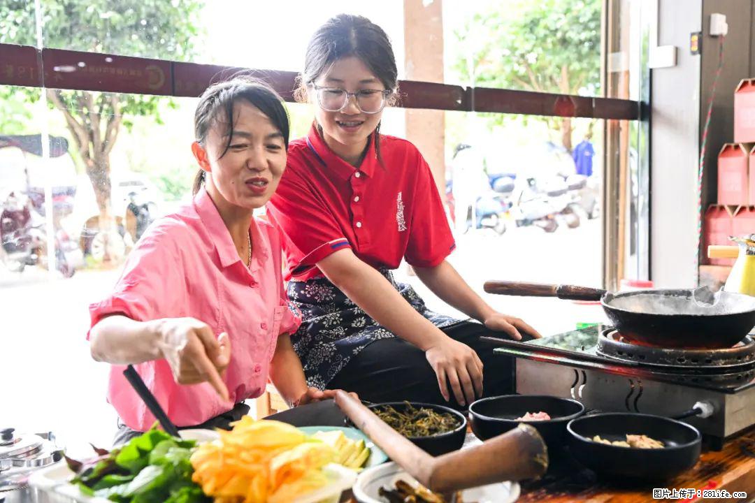 全网追的“扁担女孩”,找了一份暑假工,时薪12元 - 吉林生活资讯 - 吉林28生活网 jl.28life.com